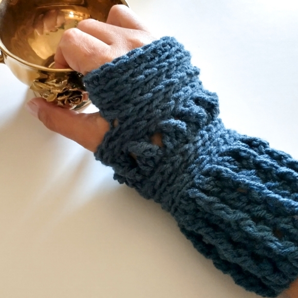 🎆 Fingerless gloves crochet handmade lace - Picture 2 of 3